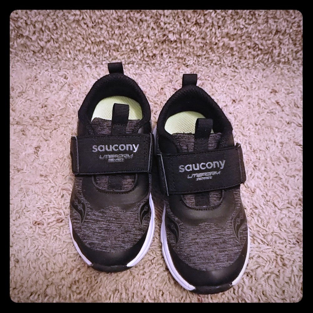 EUC. Only worn twice Saucony kids sneaker!